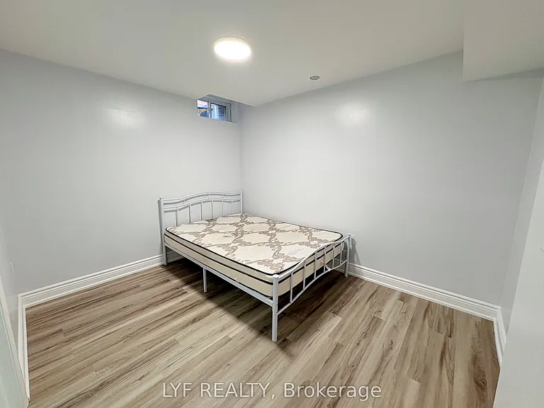30 Lavron Ct #BASEMENT — Photo 12