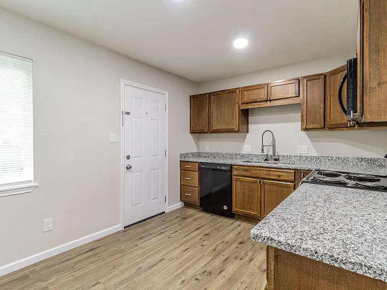 4714 Old Benbrook Rd #4714 — Photo 6