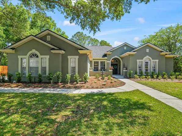 5525 Garden Arbor Dr, Lutz, FL 33558