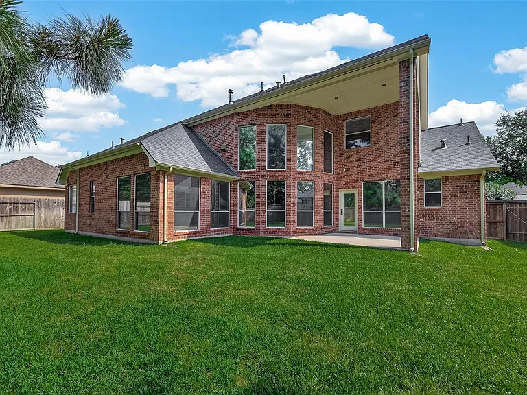 8110 Clearwater Xing — Photo 39