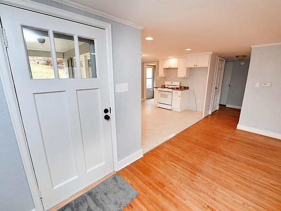 3rd image of 111 Gardner Ave