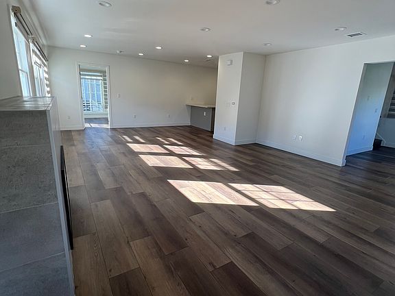 3rd image of 947 S Bronson Ave