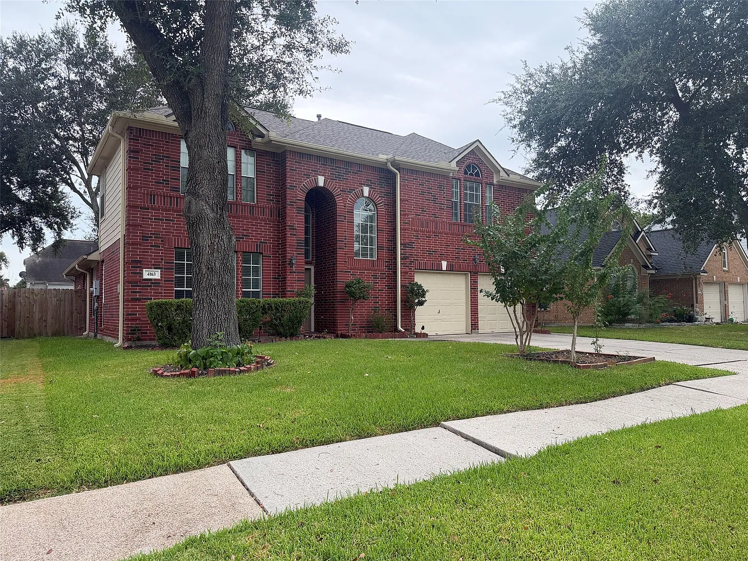 4 bed, 2.5 bath, 2290 sqft, $2,500 — Photo 1
