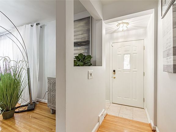 3rd image of 315 Empire Blvd