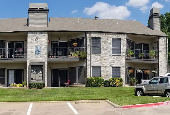 4th image of 6228 Glenview Dr #253