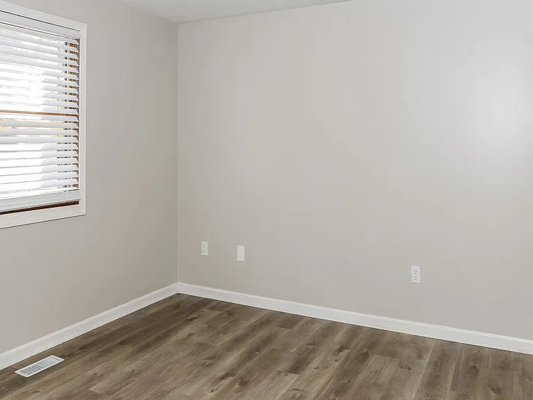 4448 Charlotte Rd — Photo 10