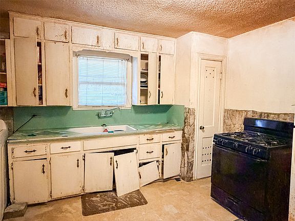 3rd image of 2701 Park Ave