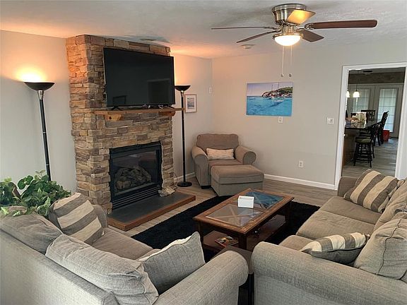 2nd image of 219 Lakeside Dr