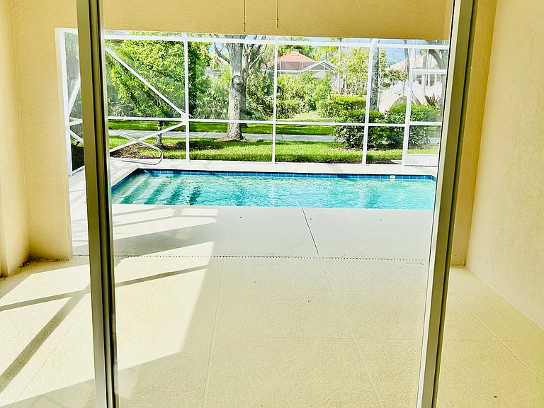 15401 Orlanda Dr — Photo 12
