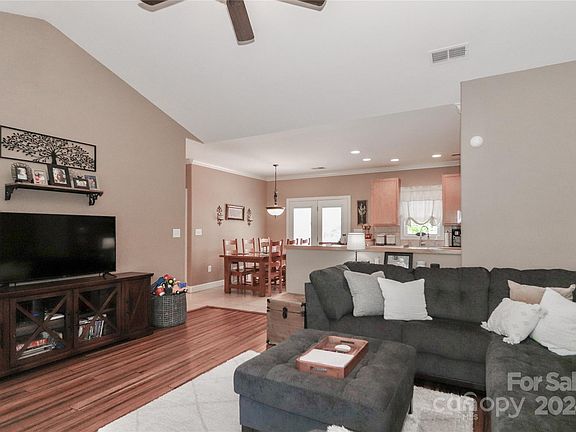 5th image of 168 Falling Creek Dr