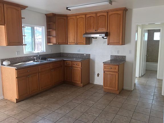 2nd image of 532 S Montebello Blvd
