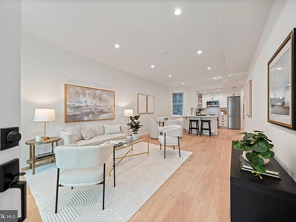 2nd image of 131 11th St NE APT 2