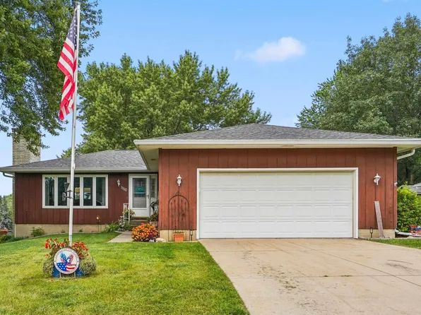 1110 NW Ridgewood Blvd, Waverly, IA 50677