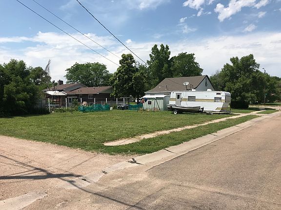 3rd image of 1002 W 11th St