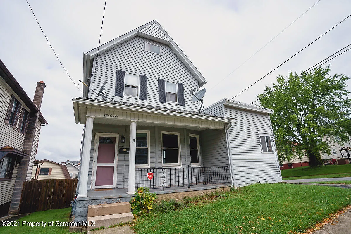 602 Crown Ave photo 1