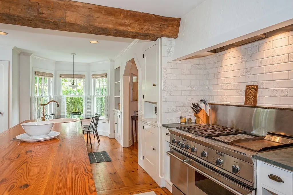 East Hampton South of the Highway Retreat — Photo 3