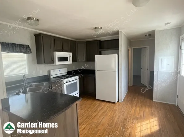 33 Geneva Rd, Lakehurst, NJ 08733