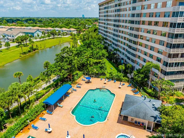 4001 Hillcrest Dr APT 914, Hollywood, FL 33021