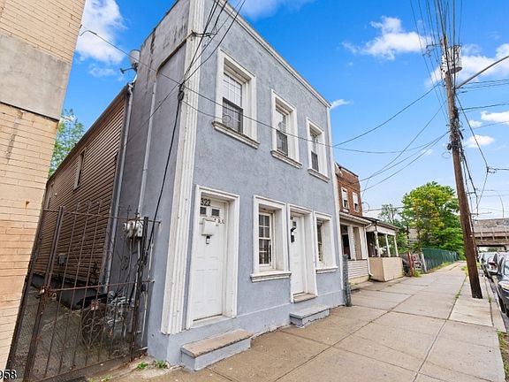 2nd image of 322 E Jersey St