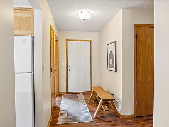 5th image of 323 Wildwood Circle