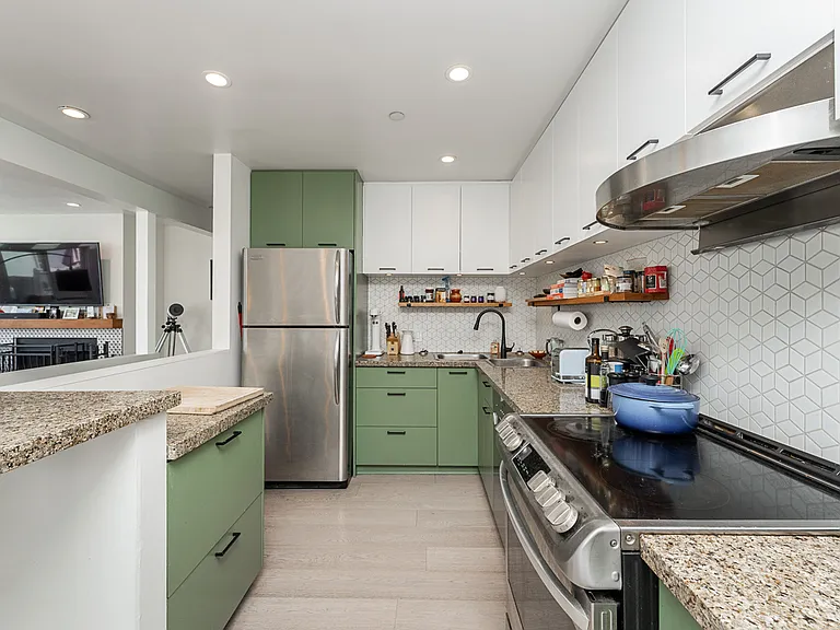1100 W 6th Ave #A4 — Photo 23
