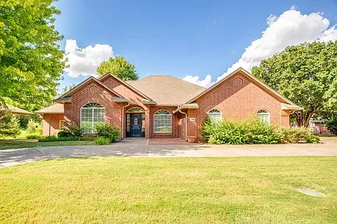 4 bed, 2.5 bath, 2294 sqft, $2,800 — Photo 1