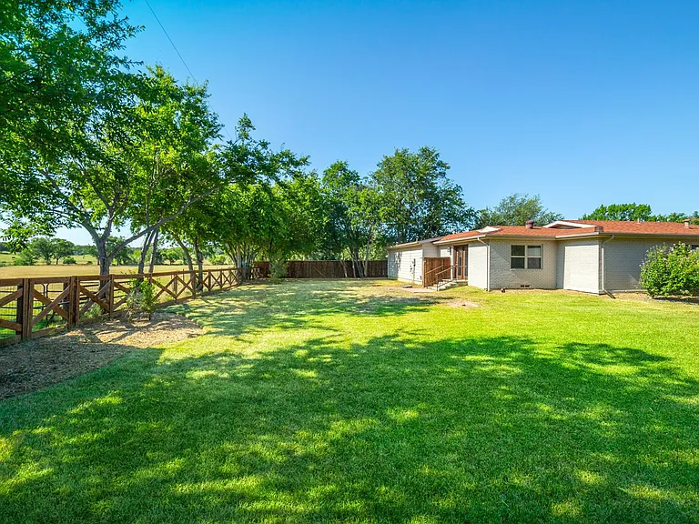 1049 Summerplace Ln — Photo 17