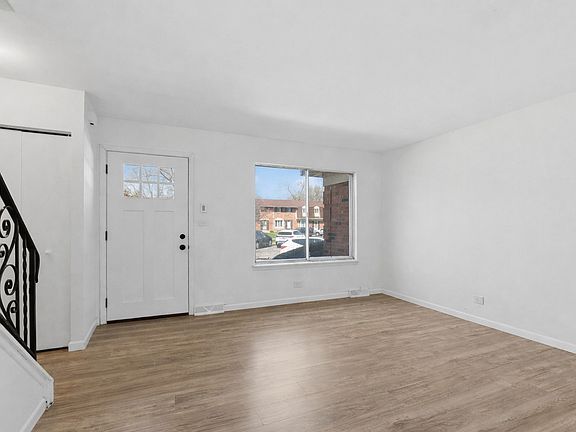 3rd image of 2033 Lioncrest Dr