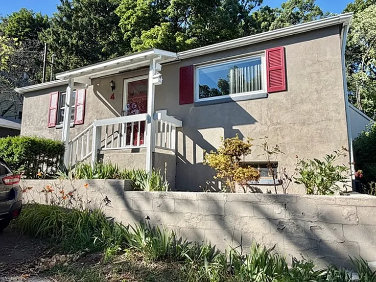 4 Chestnut St — Photo 2