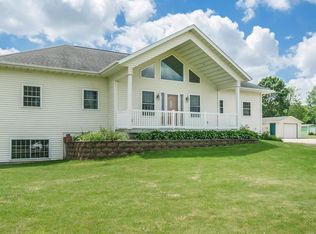 6605 N Glen Dr, Palo, IA 52324