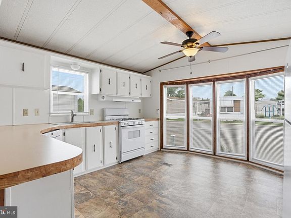4th image of 707 Berry Rd