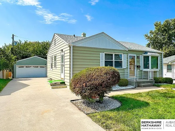 4876 S 52nd St, Omaha, NE 68117