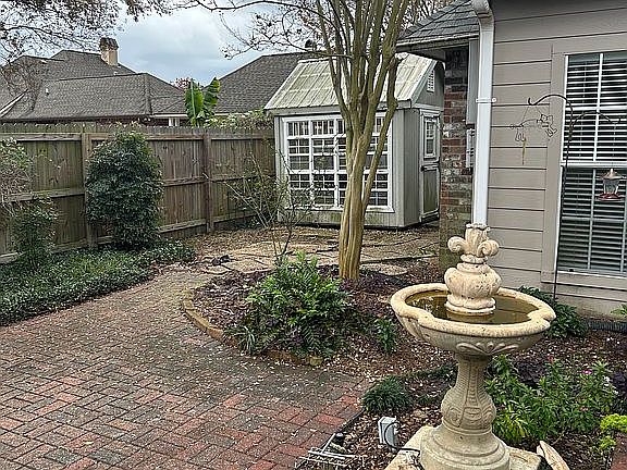3rd image of 5839 Glen Cove Dr