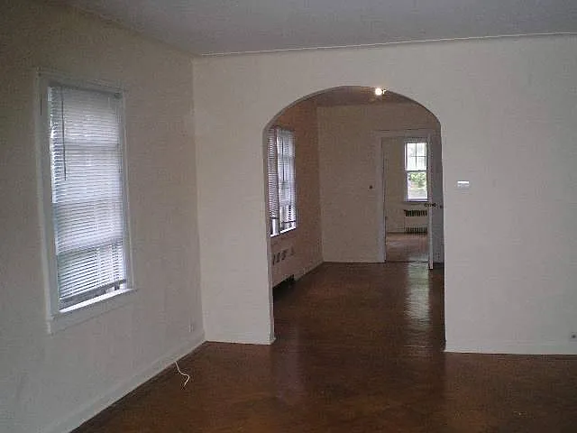 E Beech St — Photo 3