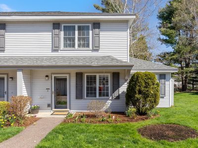 22 Kinsington Street, South Burlington, VT, 05403