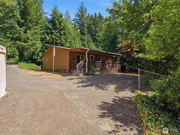 5th image of 886 Woods Road E