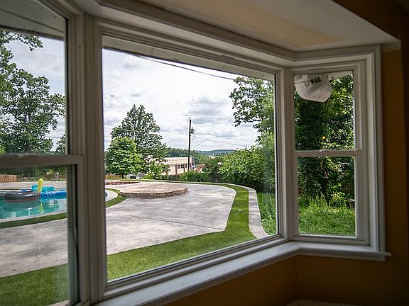 3rd image of 107 Suttle Dr
