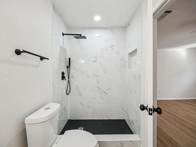 5909 Mark Ln — Photo 15