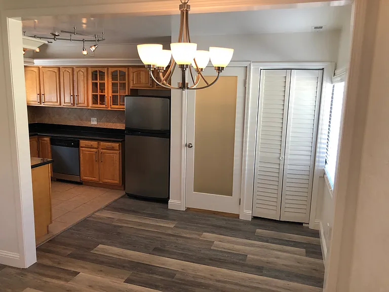 1515 Liberty St — Photo 6