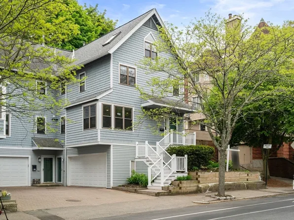 620 Washington St Unit 620, Brookline, MA 02446