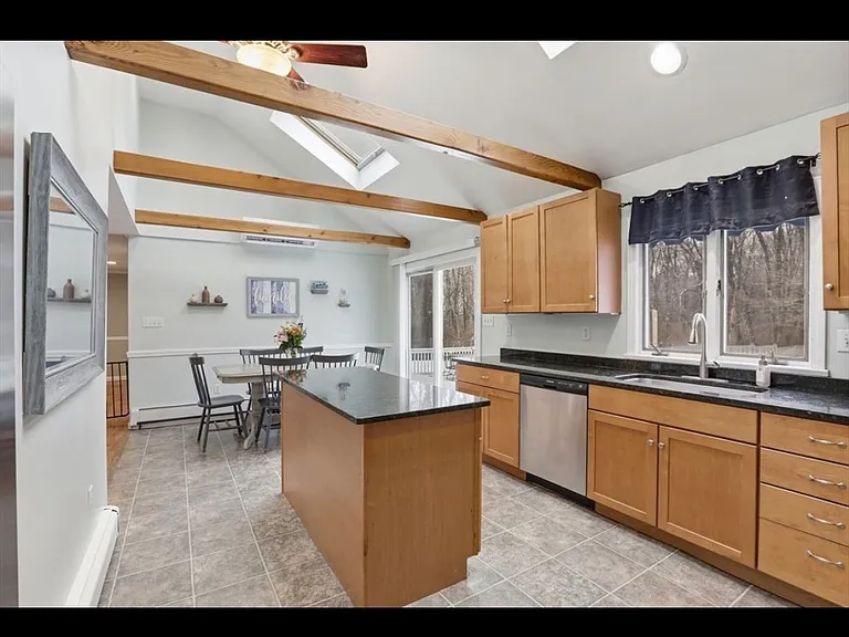 8 Sweet Apple Tree Ln — Photo 4