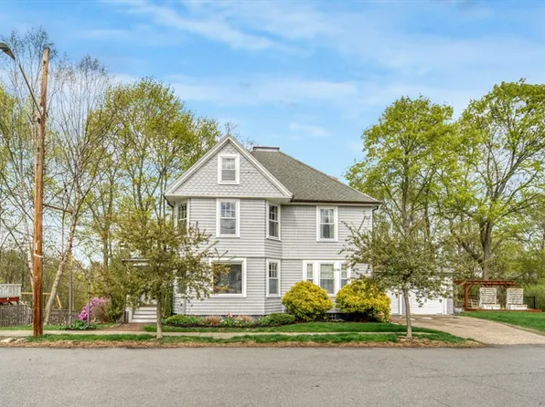 24 Whittier St, Amesbury, MA 01913