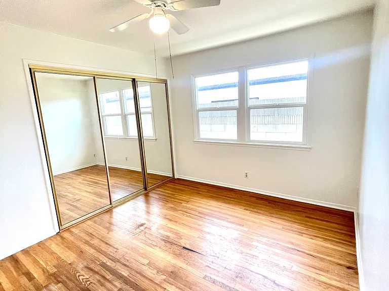 1045 Marvista Ave — Photo 24