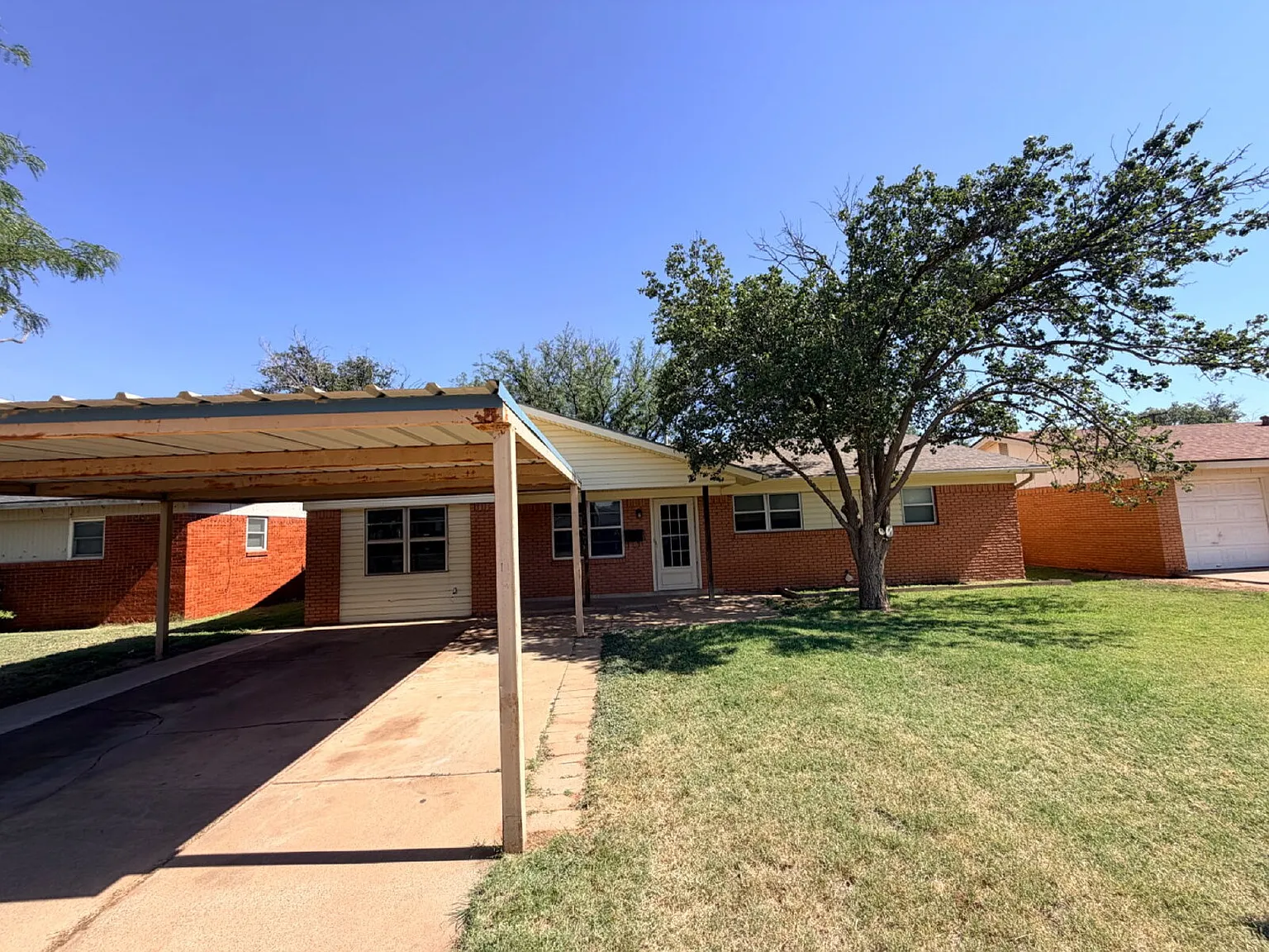 3 bed, 2.0 bath, 1445 sqft, $1,450 — Photo 2
