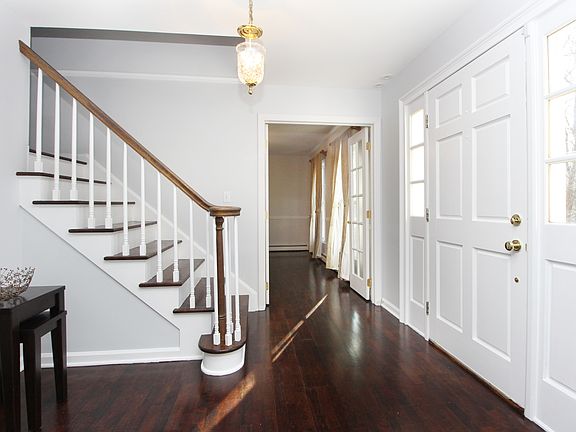 5th image of 13 Tri Brook Dr