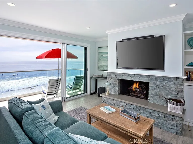 1249 Ocean Front #D — Photo 3