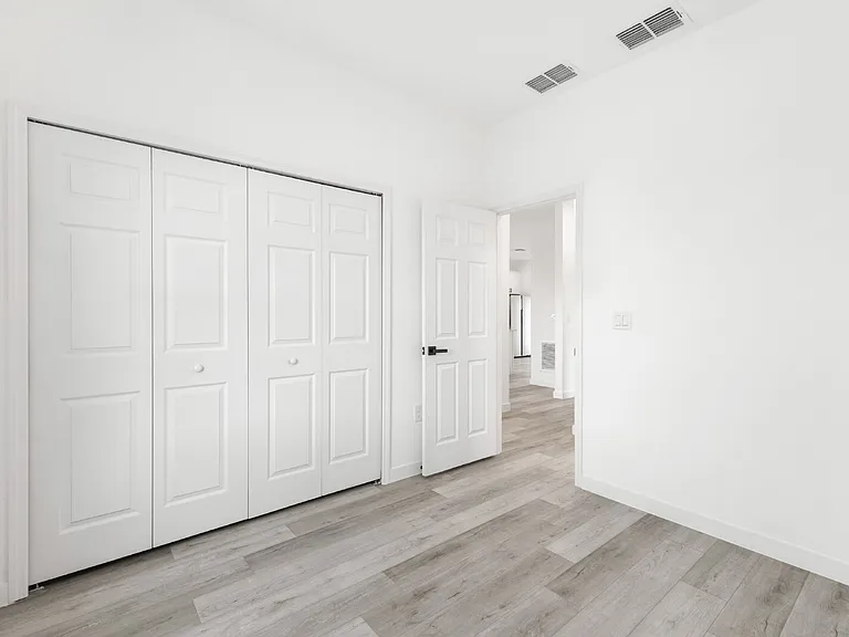 716 Desmoines Dr — Photo 26