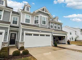 679 Harbour Town Ct, Avon Lake, OH 44012