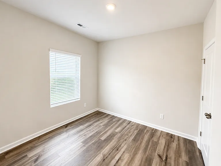 112 Holly Oak Ct — Photo 3