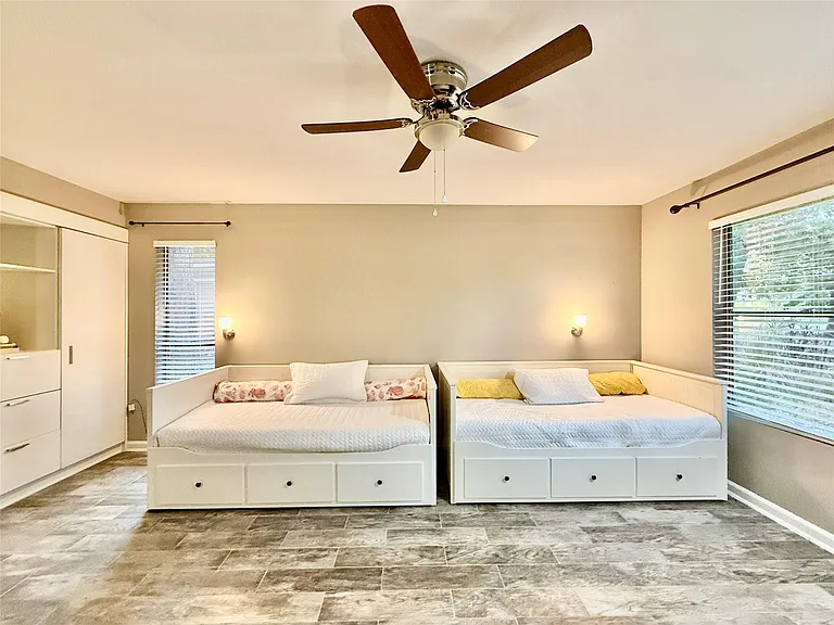 3487 Balboa Cir — Photo 33